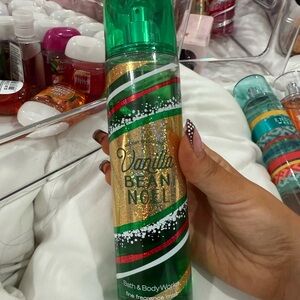 Bath & Body Works Vanilla Bean Noel Mist - Green and Gold